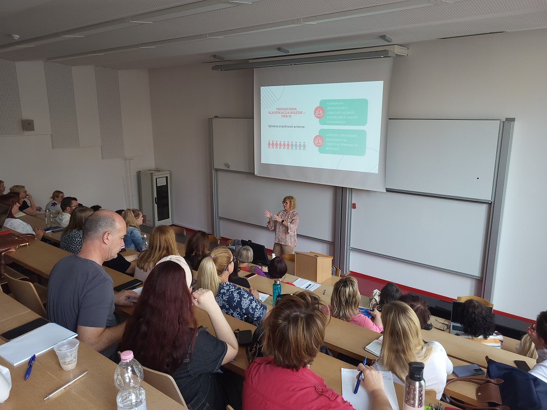 Gostujo__e_predavanje_studenti_z_avtizmom.jpg